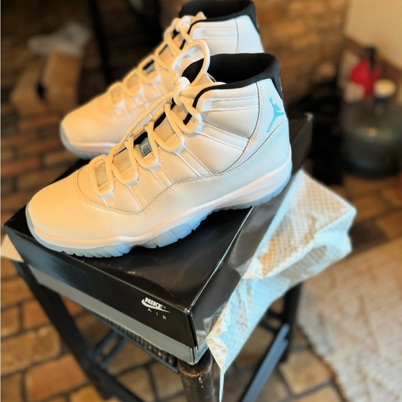Jordan 11 “Legend Blue” all sizes - Picture 1 of 3